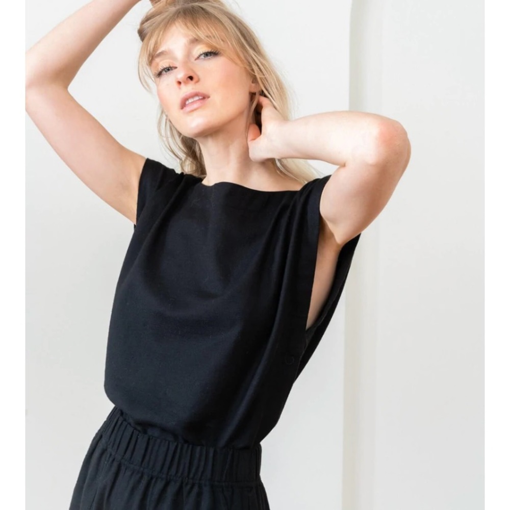 Tribe alive linen everyday top in black (medium)